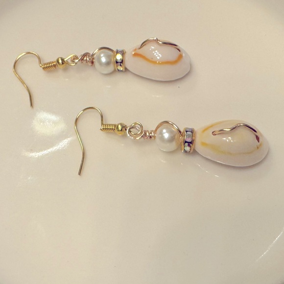 Cowry Shell Earrings with Simulated Pearl & AB Crystal Rondel Spacer - Picture 3 of 4